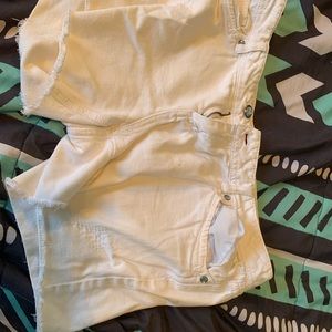 Very very cute white shorts